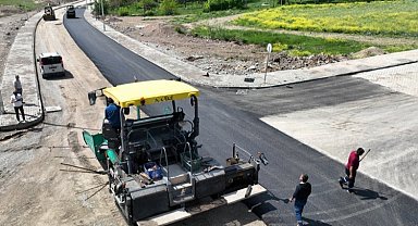 Sivas'ta Danişment Gazi TOKİ yolu yenileniyor