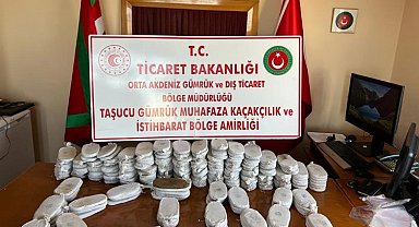 Taşucu Limanı'nda eş zamanlı uyuşturucu operasyon