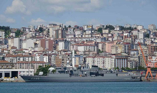 TCG YAVUZ Askeri Gemisi Samsun'da ziyaretçilerini ağırlıyor
