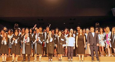 Trakya Üniversitesi'nde iki ayrı fakülte daha kep fırlattı