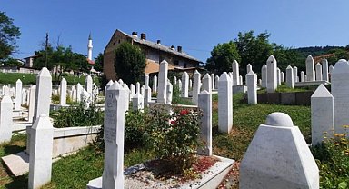 Trakya Üniversitesi'nden İzzetbegoviç'in kabrine ziyaret