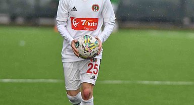 Turgutluspor 3 futbolcusu ile sözleşme uzattı