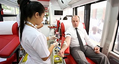 Türk Kızılayı kan bağış ekipleri 15 Temmuz'da meydanlarda