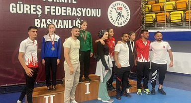 Türkiye Güreş Şampiyonu Süloğlu'ndan
