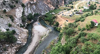 Türkiye'nin dört bir yanından Adana'ya serinlemek için geldiler