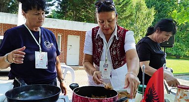 Uluslararası dansçılar Bursa'da bu kez mutfakta ter döktü