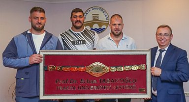 Üniversiteli pehlivana 'altın kemer' jesti