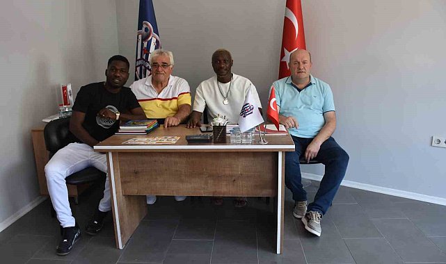 Ünlü futbolcu Yattara'dan Sakarya'ya futbol okulu