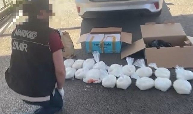 Uyuşturucu sevkiyatçısı, 42 kilo metamfetaminle yakalandı