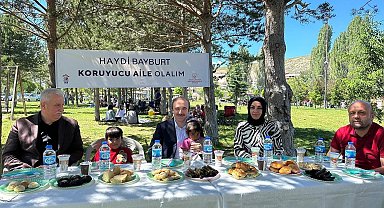 Vali Epcim koruyucu ailelerle bir araya geldi