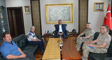 Vali Hacıbektaşoğlu şehit babasını ağırladı