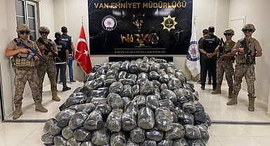 Van'da 3 tona yakın toz esrar ele geçirildi