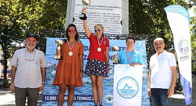 Yalova'dan Mudanya'ya yüzdüler