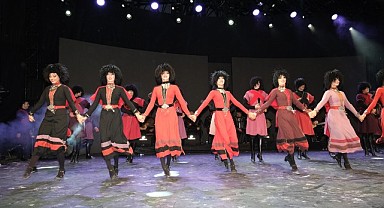 Yer çekimine meydan okuyan gösteri