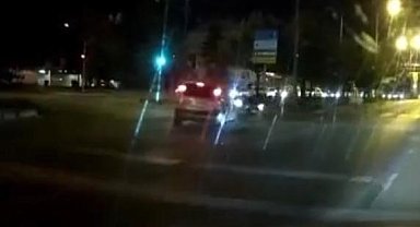 Yol kamerasına yansıyan kazada 1'i ağır 6 kişi yaralandı