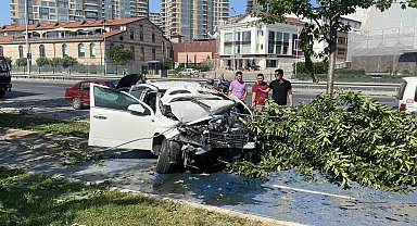 Zeytinburnu'nda anne ve oğlu feci kazadan kıl payı kurtuldu