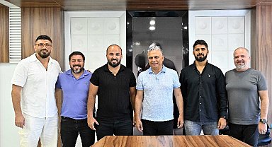 Başkan Uysal başpehlivanlarla bir arada