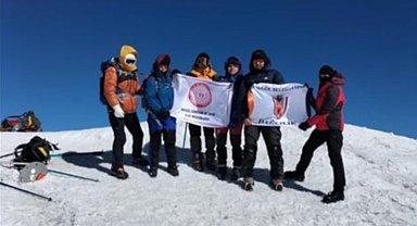 Bursa İnegöllü dağcılar Ağrı'ya tırmandı