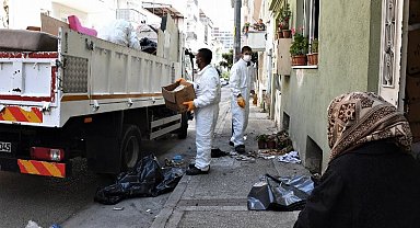Bursa Osmangazi'de yine çöp ev... 2 kamyon eşya çıktı