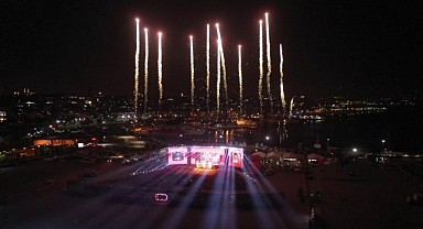 BÜYÜK ZAFERE BÜYÜK KUTLAMA