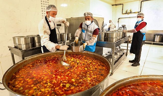 Büyükşehirden evlere sıcak yemek yardımı