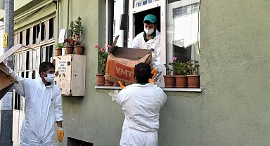Çöp evden 2 kamyon eşya çıktı