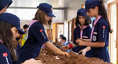 Depremzede izciler 81 şehire tohum topu hediye edecek