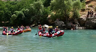 Kadınlar rafting şampiyonasında iddialı