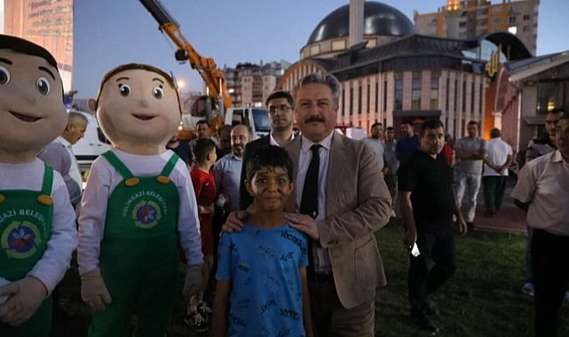 Kayseri Melikgazi'de açık havada sinema keyfi