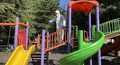 Kayseri Melikgazi'de parklara dezenfeksiyon