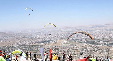 Kayseri Talas'ta Yamaç Paraşütü heyecanı