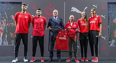 Milli voleybolculara sponsor desteği