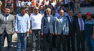 ORTADA GÜÇLÜ TÜRKİYE RESMİ VAR