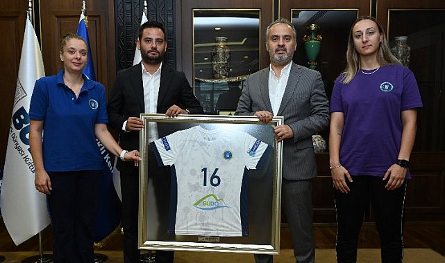 Poyrazın Kızları'ndan sezon öncesi Başkan Aktaş'a nezaket
