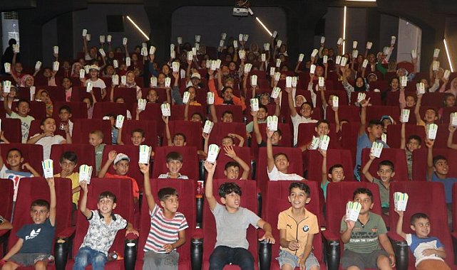Şanlıurfa'daki çocukların sinema keyfi