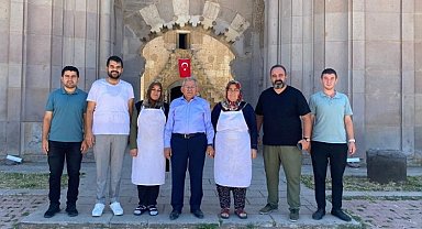 Sultan Han'a Memduh Büyükkılıç'tan ziyaret