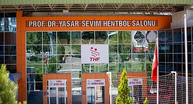 THF'den Türk hentbolunun iki ismine vefa