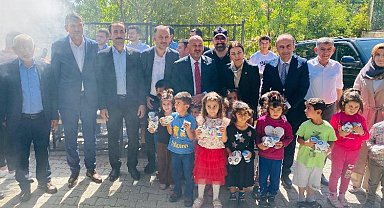 Adıyaman'da depremzede çocukların yüzlerini güldürdüler