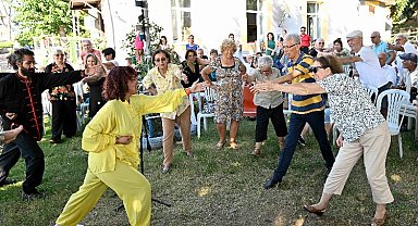 Antalya Muratpaşa'da nefes egzersizi yaptılar