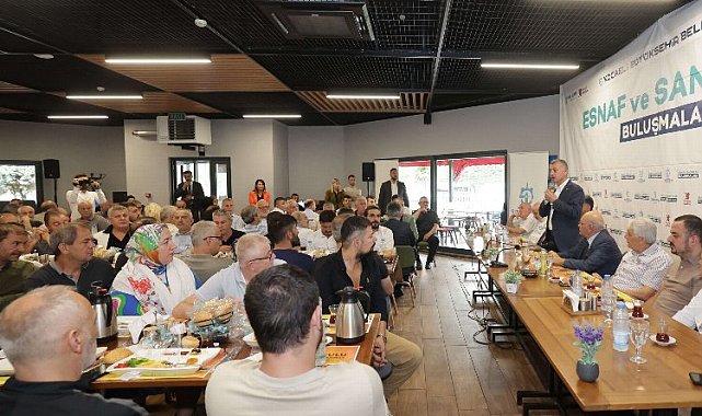 Başkan Büyükakın Kartepe esnafıyla buluştu