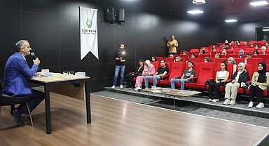 Başkan Çiftçi, yeni üniversitelilerle buluştu