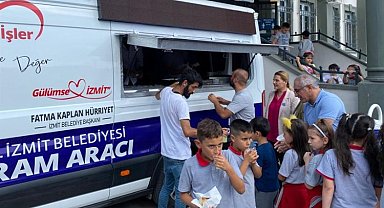 Başkan Hürriyet'ten öğrencilere tatlı sürpriz