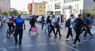 Beylikdüzü Zabıtası öğrenciler için görev başında