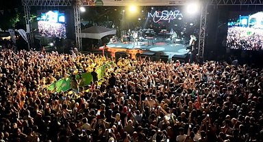 Bursa'da binlerce insan yemge hücum etti...