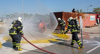 Bursa'da itfaiyenin tatbikatları gerçeği aratmıyor