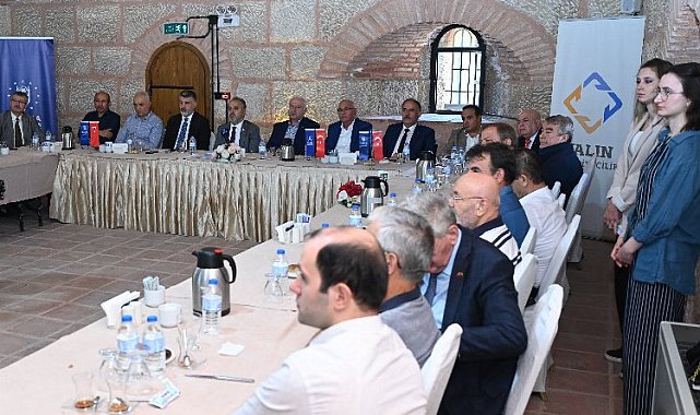 Bursa'da 'yalın belediyecilik' STK'lara anlatıldı