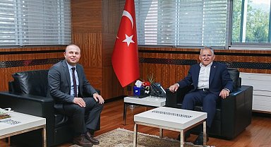 Dr. Memduh Büyükkılıç'tan yeni müdüre ziyaret