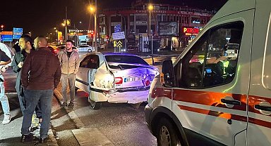 Düzce'de 2 otomobilin karıştığı kazada 2 kişi yaralandı