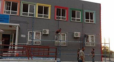 Hatay'da depremde hasar gören okullara Büyükşehir desteği