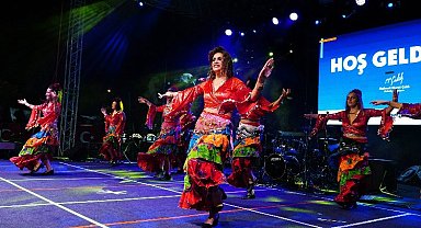 İstanbul Beylikdüzü'nde halk dansları rüzgarı esti